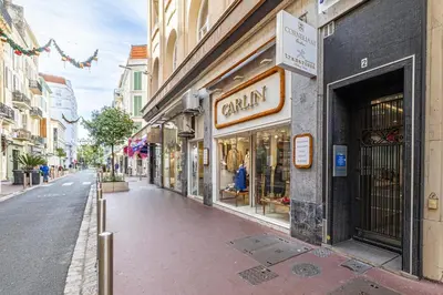 an empty street with a store on the side of a building at LE VANILLE studio cosy au cœur de la Banane in Cannes