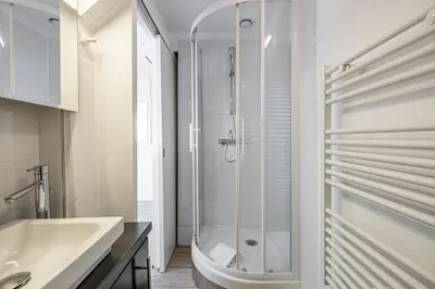 a bathroom with a shower and a sink at LE VANILLE studio cosy au cœur de la Banane in Cannes