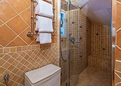 a bathroom with a shower and a toilet and towels at L'AUTHENTIQUE charme rustique et rétro proche Croisette et plages in Cannes