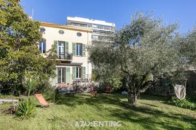 a bathroom with a walk in shower in a room at Azurenting - Bastide Oliva - 1 chambre - Balcon in Cannes