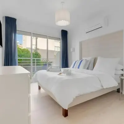 2 chambres - Grand balcon - à 1 min de la plage