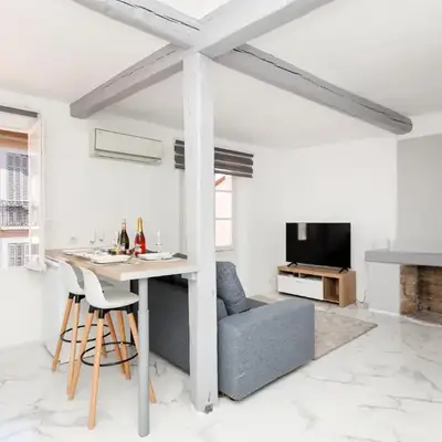 Renoveted studio - Central - AC