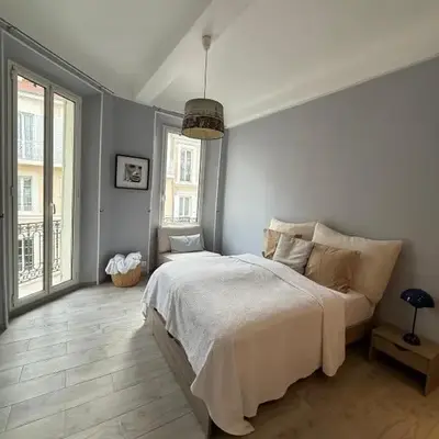 Foch 1 - Luminous apartment in city center w balcony
