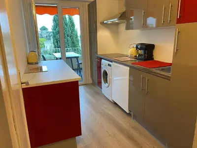 a kitchen with a washer and dryer in it at Appartement moderne avec vue mer à Cannes in Cannes