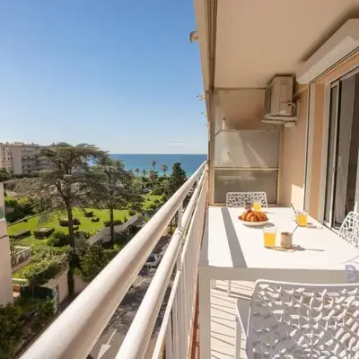 Cozy renovated apartment with sea view