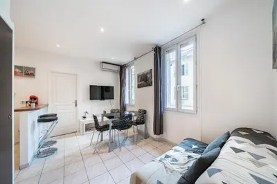 a living room with a couch and a table at 2 Pièces vieille-ville Cannes - Suquet - Proche Palais et Croisette in Cannes