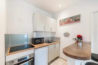 a kitchen with a sink and a microwave at 2 Pièces vieille-ville Cannes - Suquet - Proche Palais et Croisette in Cannes