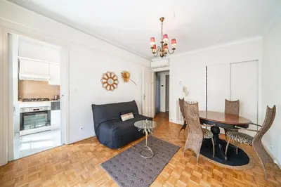 a living room with a table and a couch at 3 pièces centre-ville Cannes - Croisette - Climatisation séjour in Cannes