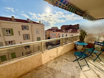 a balcony with a table and chairs on a balcony at C018 - Lumineux Appartement - Proche plage in Cannes