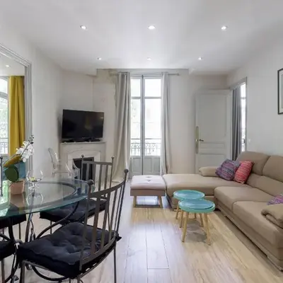 13 Boulevard Carnot by Halldis