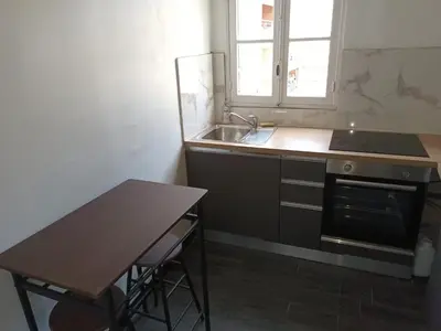 a small kitchen with a sink and a table at Appartement 2 chambres à Cannes entièrement rénové in Cannes