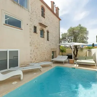 Immogroom - Luxury Villa with Swimming Pool in City Center