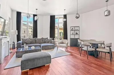 a living room with a couch and a table at C023 Magnifique appartement 3 chambres dans Cannes in Cannes