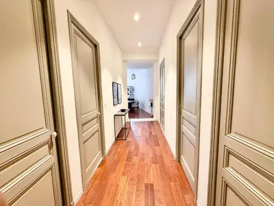 a hallway with two doors and a hard wood floor at C023 Magnifique appartement 3 chambres dans Cannes in Cannes