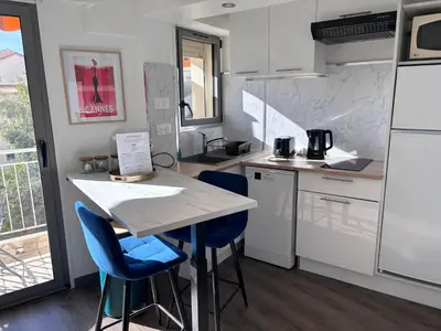 a bathroom with a toilet and a shower and a sink at Studio rénové marche Forville Cannes in Cannes