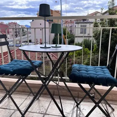 Studio rénové marche Forville Cannes