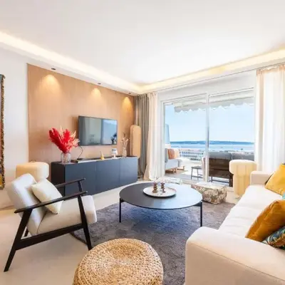 2-Br Apartment with Sea View Terrace Cannes