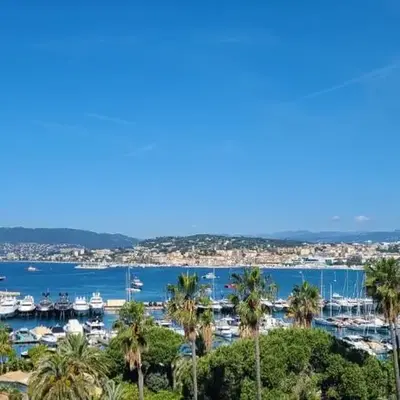 Vue unique sur toute la baie de Cannes et la mer