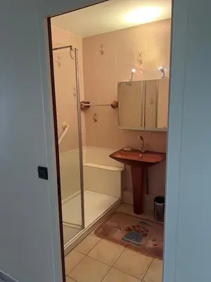 a bathroom with a shower and a sink at Le Cannet Rocheville grand 3 pieces 2 terrasses in Le Cannet
