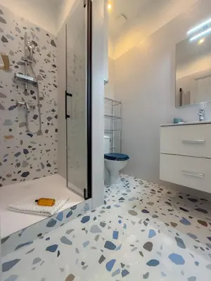 a bathroom with a shower and a toilet at Le Rosy By ApiRent #Balcon #Wifi #Centre-ville in Cannes