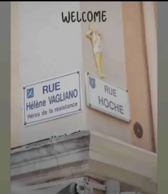 a sign for the rue heinemann and arue hector melania at Cannes Croisette T2 new sublime in Cannes