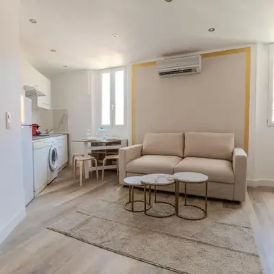 Renovated 1 bedroom - AC - City Center