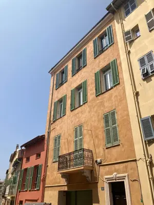 a building with a balcony on the side of it at Studio à Cannes quartier du Suquet in Cannes