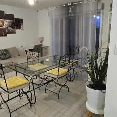 T2 42 m2 private residence parking