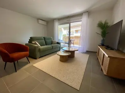 a living room with a couch and a chair at Cannes proche Croisette - 3 P tout confort avec balcon in Cannes