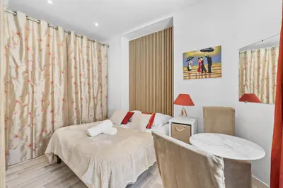 a room with a bed and a table in it at Centre Cannes - 1 Chambre - Proche Palais - Calme in Cannes