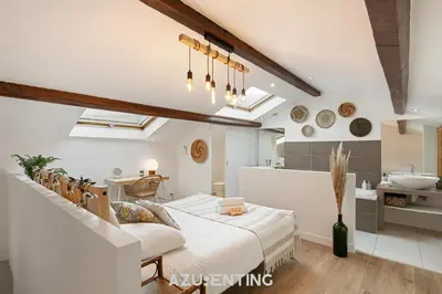 a large room with a bed and a kitchen at Azurenting - Maison Césario - 3 chambres in Cannes