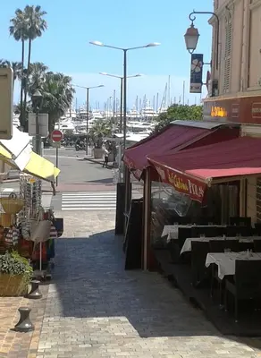 a market with tables and chairs on a city street at PROMO! Studio, Plein Center, Vieux Port, 200 m des plages in Cannes