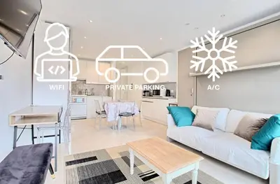 a living room with a couch and a table at Studio lumineux avec parking - Gare & Palais à pied in Cannes