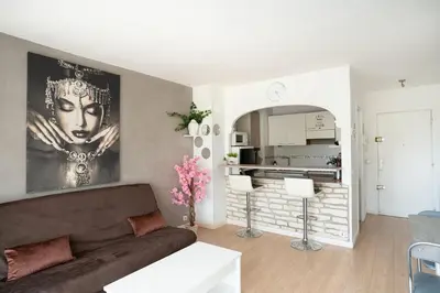 a living room with a couch and a kitchen at Charmant 2 Pièces au Cannet in Le Cannet