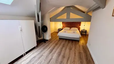 a bedroom with a bed in a room at Proche gare, 5min Plage du Midi, T3, 6 personnes By Palmazur Vacances in Cannes