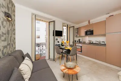 a living room with a couch and a table at Duplex Charmant et Central Cannes Forville in Cannes