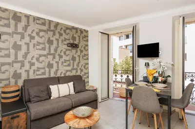 a living room with a couch and a table at Duplex Charmant et Central Cannes Forville in Cannes