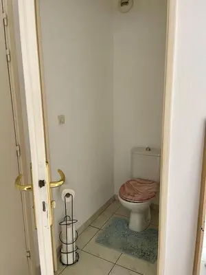a bathroom with a toilet in a room at Appart avec terrasse in Cannes