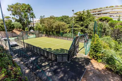 an outdoor tennis court with a tennis court at Appartement de standing, Piscine, Tennis, Plage in Cannes