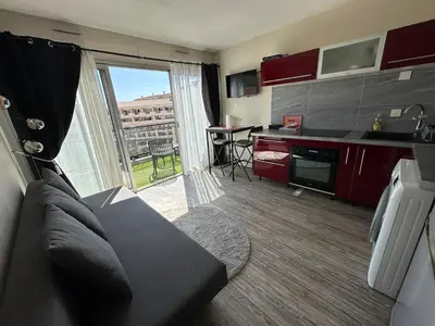 Gallery image of Studio avec terrasse, piscine, accès direct plage in Cannes