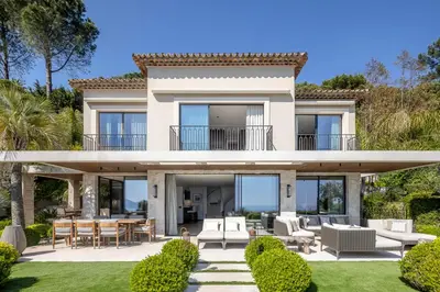 a villa with a view of the yard at REF 2176 - Cannes -Villa panoramic sea view in Cannes