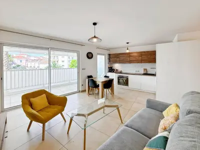 a living room with a couch and a table at CAM103 - Beau 2 pièces avec terrasse in Cannes