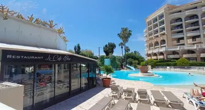 Gallery image of Azuréa, vue mer avec ses 2 piscines in Cannes
