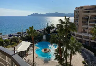 Gallery image of Azuréa, vue mer avec ses 2 piscines in Cannes