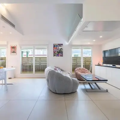 LB Vacation Rentals I Elegant Apartment with Terrace & Mezzanine in the heart of Cannes