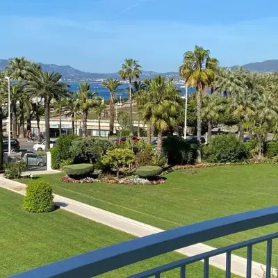 REF 843 - Cannes Croisette - Sea view apartment for rent