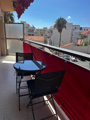 a table and two chairs on a balcony at T2 refait à neuf à 50m de la plage Moure Rouge in Cannes