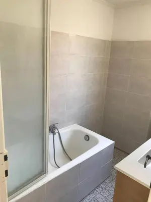 a bathroom with a bath tub and a shower at Villa cannoise en bord de mer in Cannes