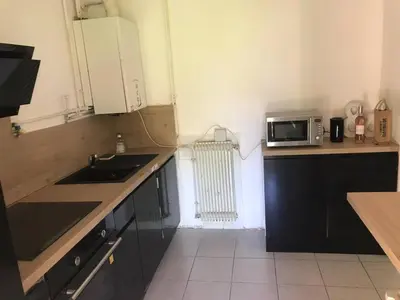 a small kitchen with a sink and a microwave at Villa cannoise en bord de mer in Cannes