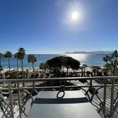 Cannes La Croisette - Studio face mer avec chambre cabine et balcon